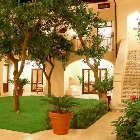 L' Antico Cortile Hotel Caserta Exterior foto